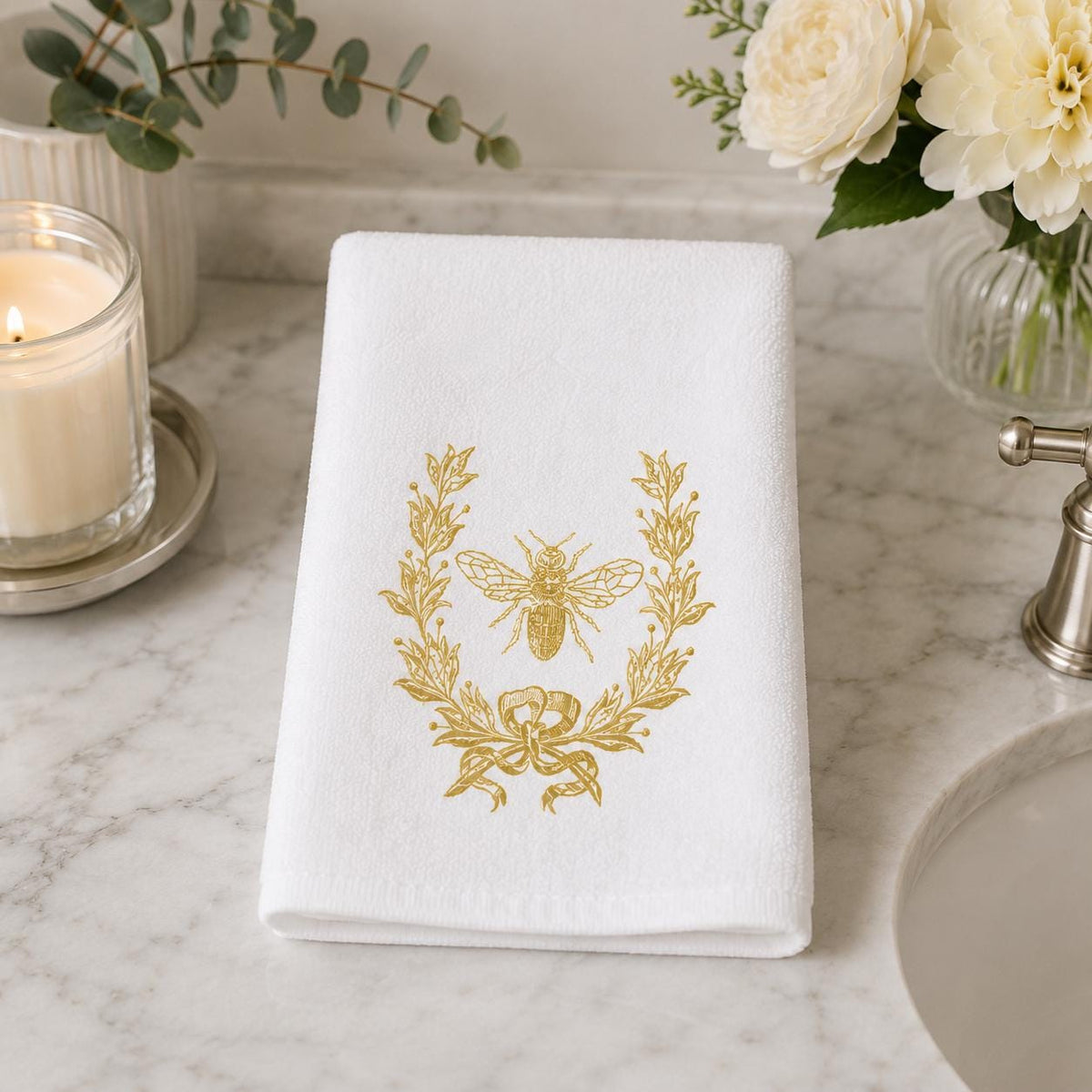 Gold Bee Decor Fingertip Towel, Elegant Botanical Accent for Guest Bath