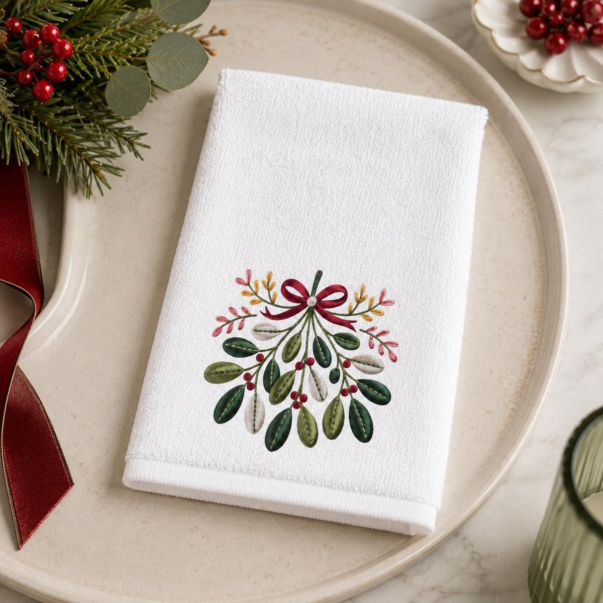 Printed Mistletoe Fingertip Towel, Holiday Guest Bath Decor (11x18 inches)